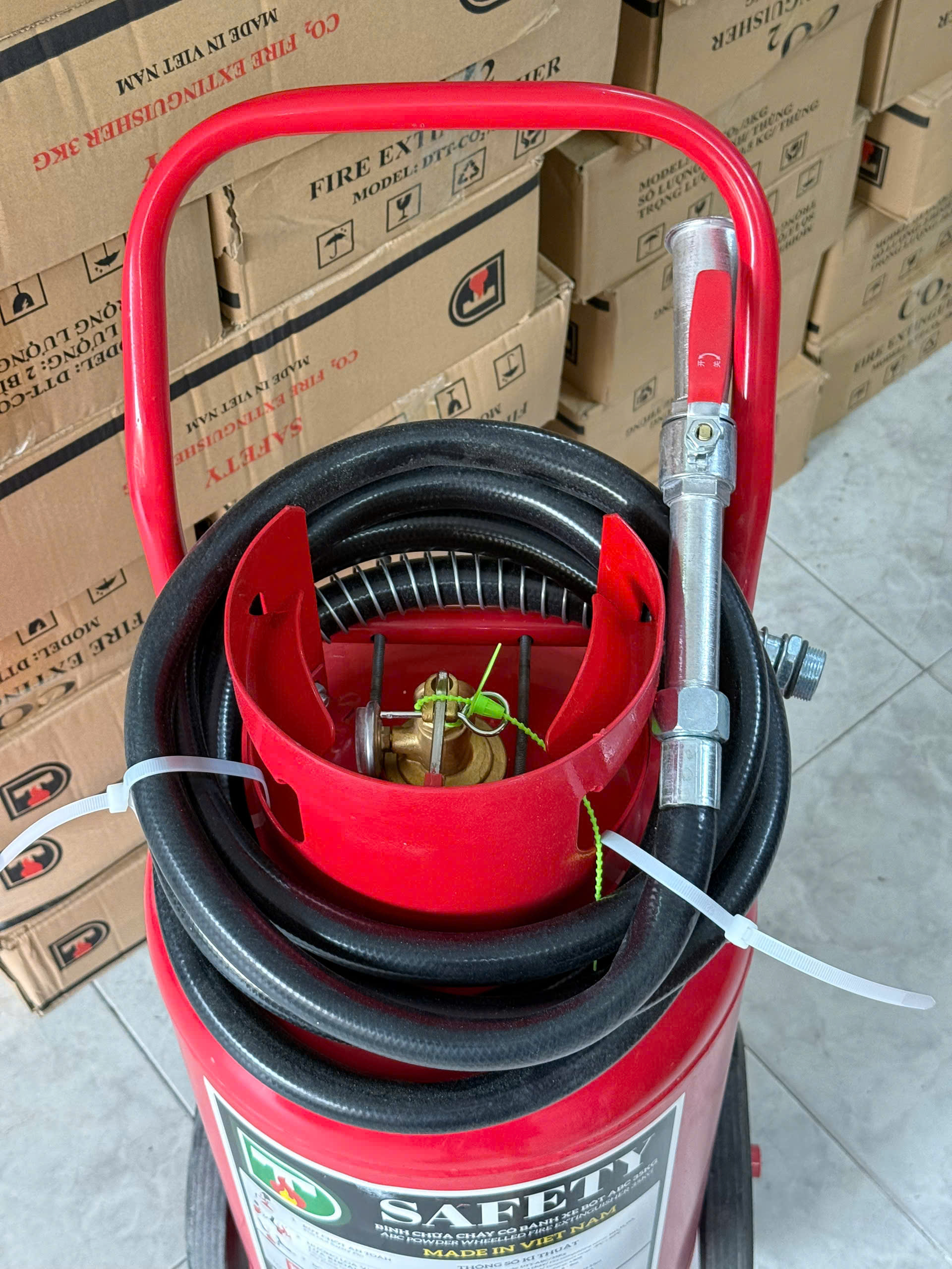 Bình chữa cháy Safety bột 35kg xe đẩy (1)