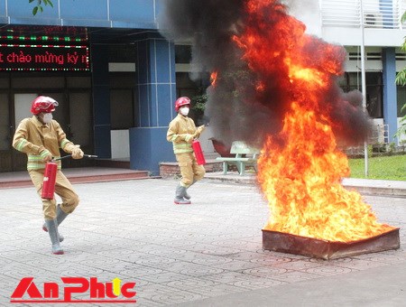 HUẤN LUYỆN VỀ SƠ CỨU TẠI CƠ SỞ LAO ĐỘNG