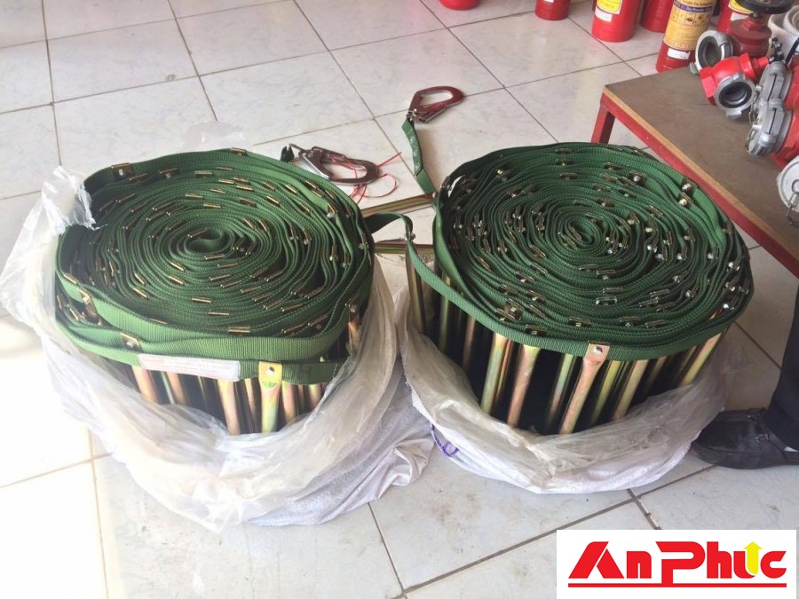 Mua thang dây thoát hiểm